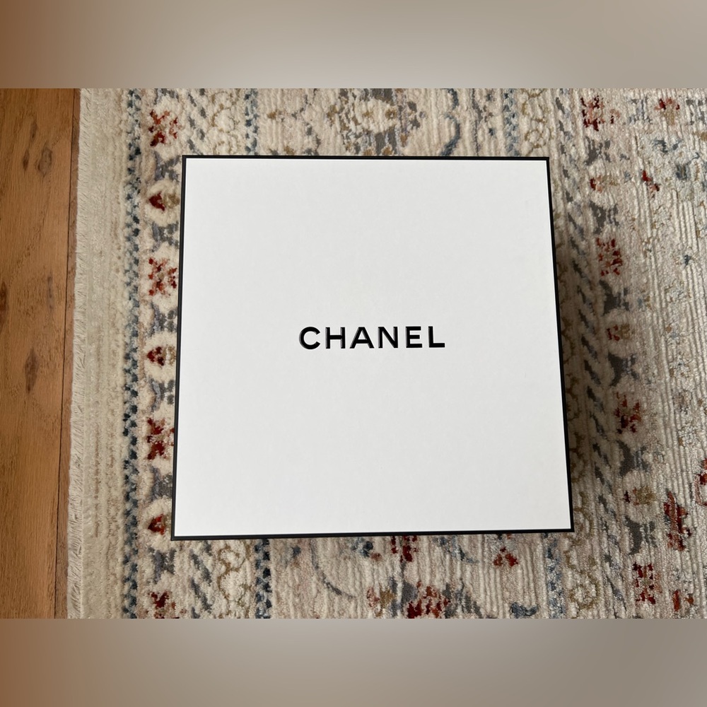 Chanel Empty Gift box 8.5” x 8.5” x 4” white holiday - Picture 3 of 4